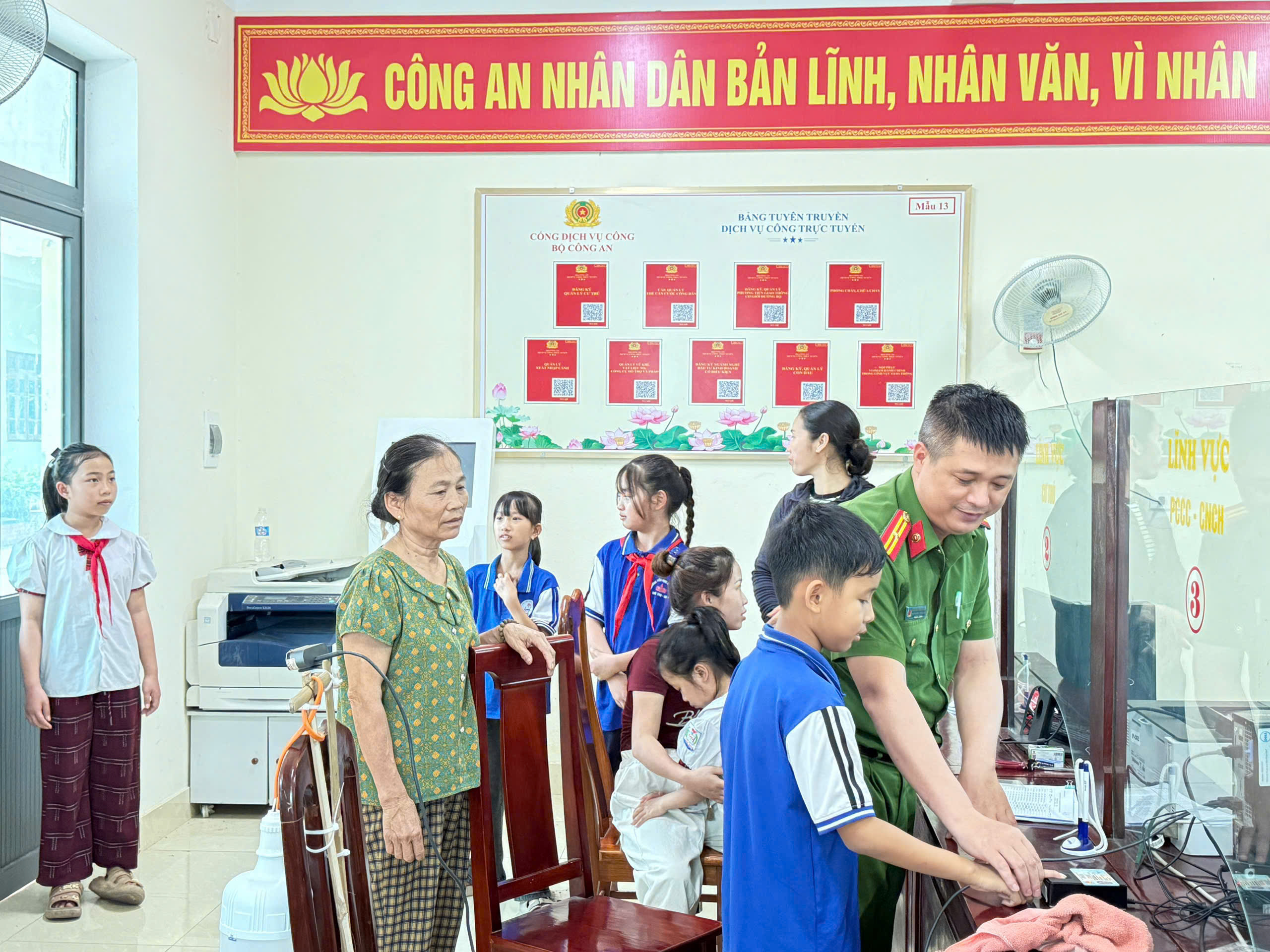 Đức Minh cao điểm cấp định danh điện tử cho học sinh từ 6–14 tuổi