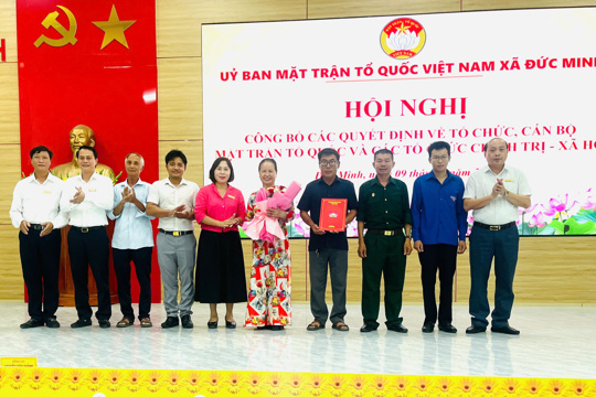 Đức Minh công bố các quyết định thành lập Ban Công tác Mặt trận và các chi hội, chi đoàn sau sáp nhập thôn