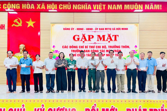 Đức Minh gặp mặt các đồng chí Bí thư Chi bộ, Trưởng thôn, Trưởng ban công tác Mặt trận thôn nghỉ công tác sau sáp nhập thôn.
