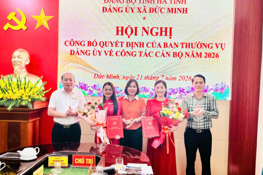 Đảng ủy xã Đức Minh công bố các quyết định về công tác cán bộ