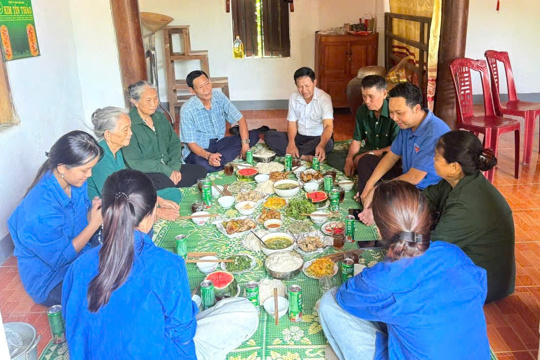 Tháng 7, ấm áp “Bữa cơm nghĩa tình”!