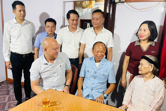CLB Doanh nhân Đức Thọ và Hội đồng hương xã Đức Minh tại Hà Nội tri ân Mẹ VNAH nhân kỷ niệm 79 năm Ngày Thương binh - Liệt sĩ