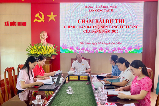Ban Công tác 35 xã Đức Minh đánh giá, tuyển chọn tác phẩm dự thi chính luận cấp tỉnh