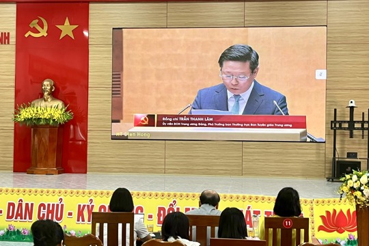 Đức Minh nghiêm túc tham gia Hội nghị toàn quốc học tập, quán triệt, triển khai Nghị quyết Trung ương 4 khóa XIV 