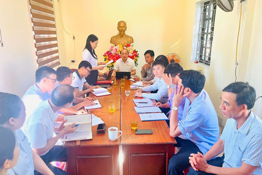 Phó Bí thư Thường trực Đảng ủy xã Đức Minh làm việc với Chi bộ Trạm Y tế 