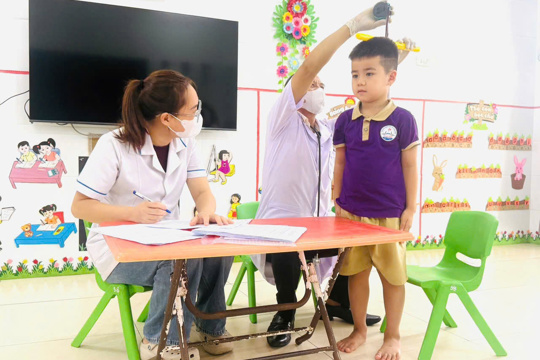 Đức Minh tổ chức khám sức khỏe đầu năm học cho học sinh