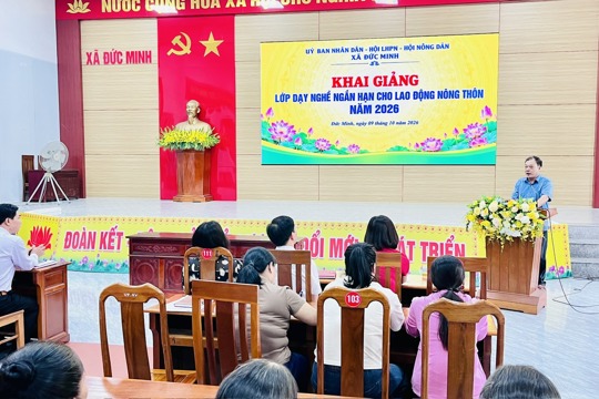 30 học viên ở Đức Minh tham gia lớp dạy nghề sản xuất phân bón hữu cơ, hướng tới giảm nghèo bền vững