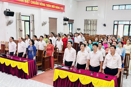 Đức Minh tổ chức chào cờ tháng 10, tạo khí thế thi đua hoàn thành nhiệm vụ cuối năm
