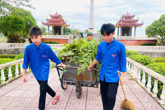 Cựu chiến binh và tuổi trẻ Đức Minh chung tay tri ân các Anh hùng liệt sĩ