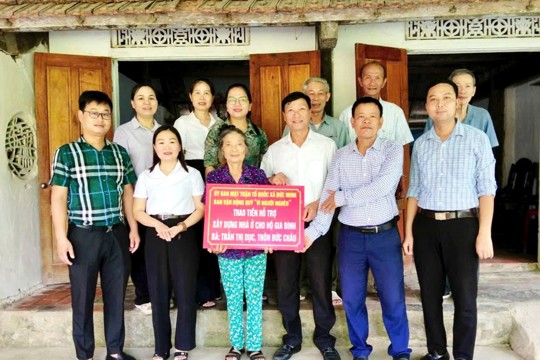 UBMTTQ xã Đức Minh thực hiện kế hoạch an sinh xã hội.