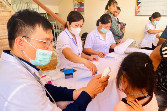 Trạm y tế Đức Minh tổ chức tiêm phòng bệnh do não mô cầu