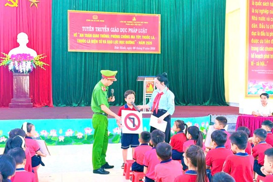  Tăng cường tuyên truyền về ATGT cho học sinh