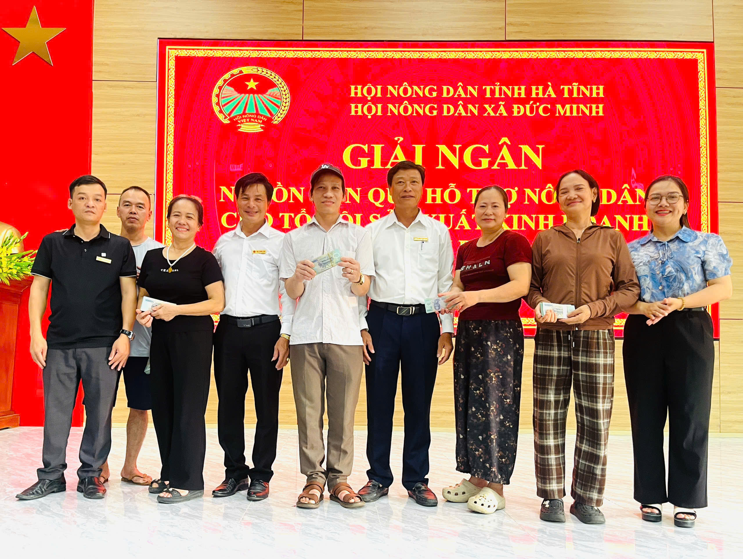 Hội Nông dân xã Đức Minh giải ngân nguồn vốn hỗ trợ hội viên phát triển nghề mộc dân dụng