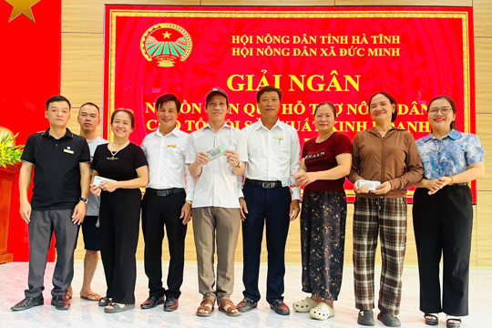 Hội Nông dân xã Đức Minh giải ngân nguồn vốn hỗ trợ hội viên phát triển nghề mộc dân dụng