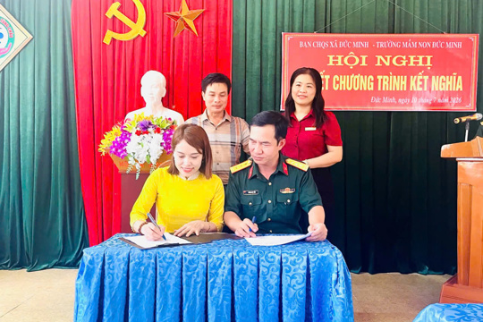 Ban CHQS xã và Trường Mầm non Đức Minh ký kết nghĩa, lan tỏa tình đoàn kết quân - dân 