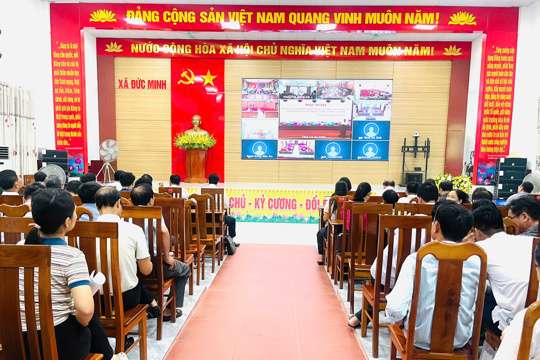 Đức Minh nghiêm túc tham gia hội nghị trực tuyến quán triệt các nghị quyết, chỉ thị của Trung ương, của tỉnh 