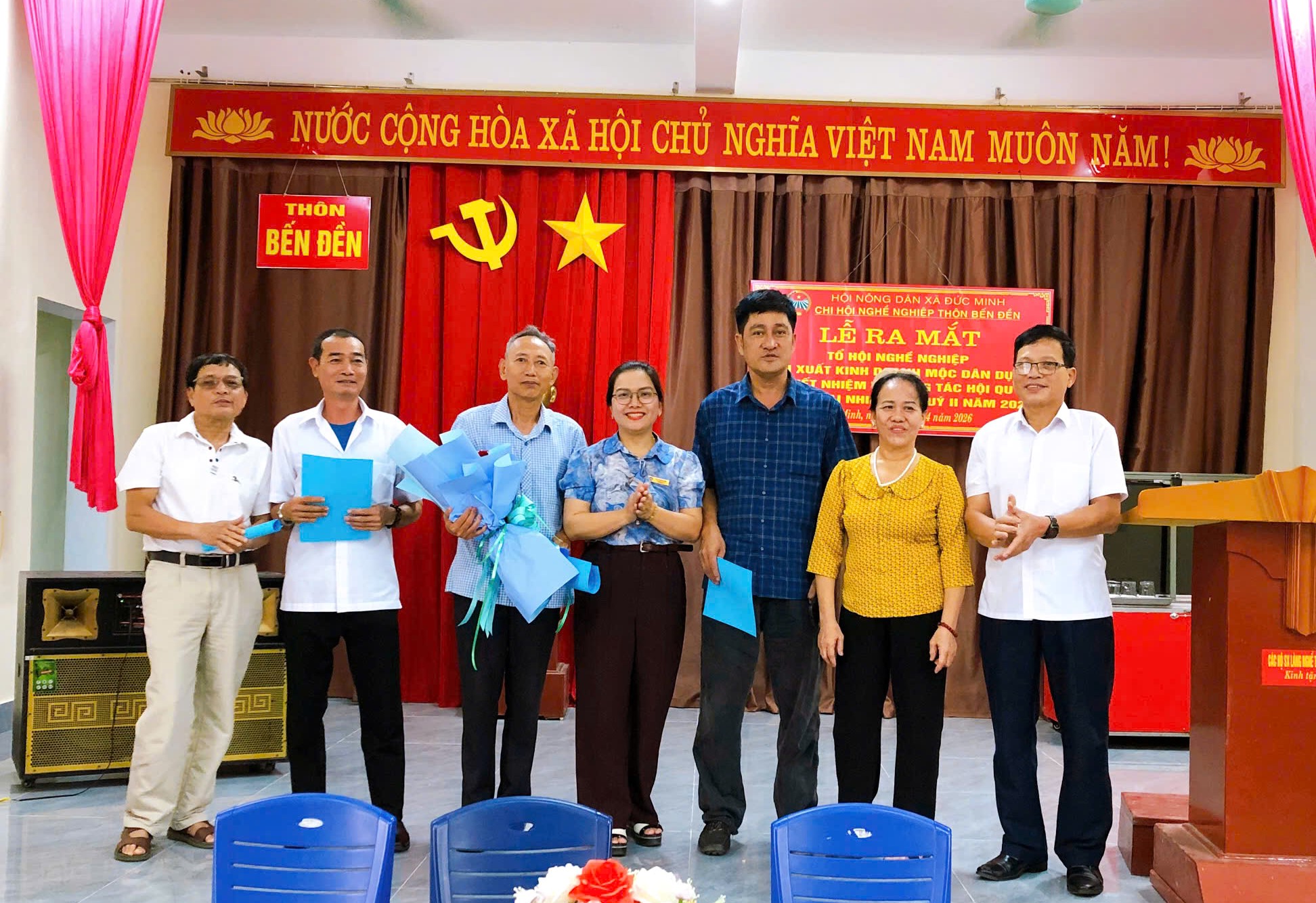 Ra mat 1.jpg