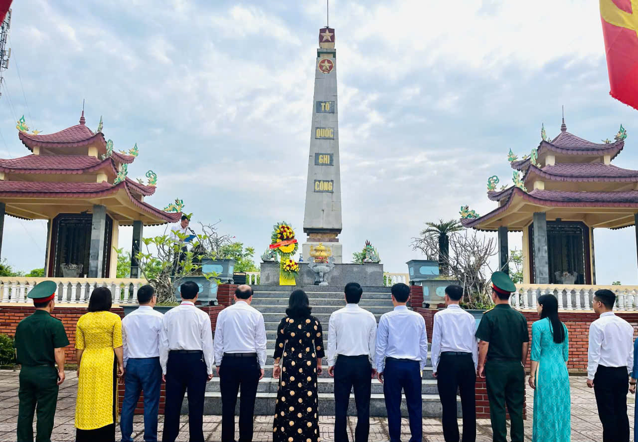 Xã Đức Minh dâng hương tưởng niệm các Anh hùng Liệt sỹ