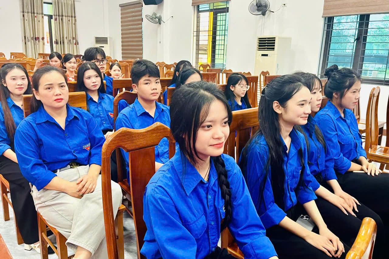 ngồi1.jpg