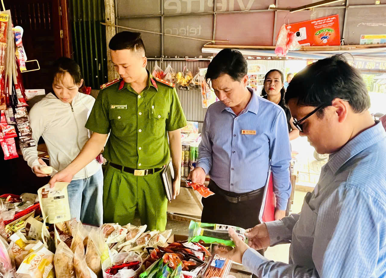 Đức Minh tăng cường kiểm tra, siết chặt an toàn thực phẩm