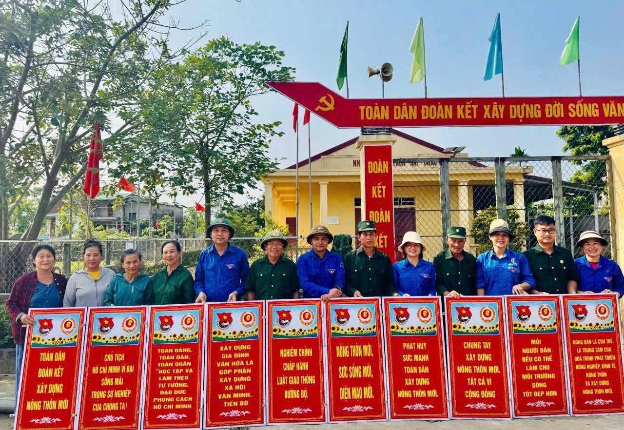  Hội CCB - Đoàn Thanh niên xã Đức Minh: Chung tay xây dựng tuyến đường “xanh – sạch – đẹp” chào mừng các sự kiện trọng đại