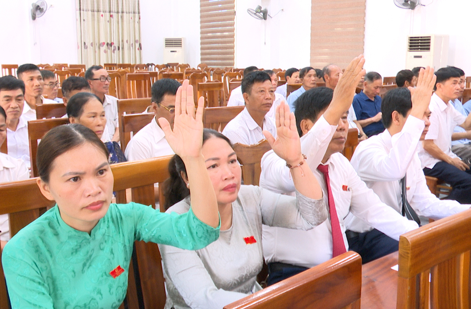 bieu quyet.jpg