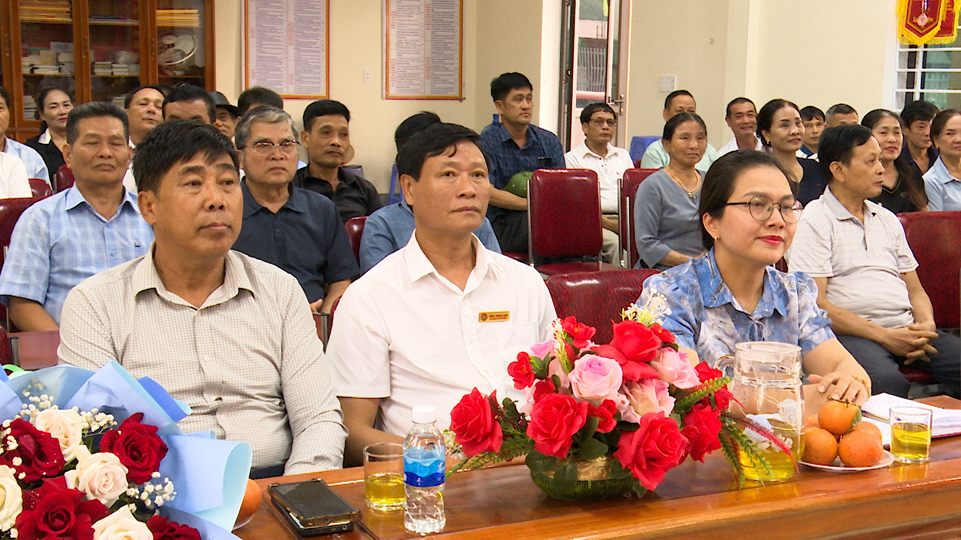 Ra mat ĐB cận.jpg